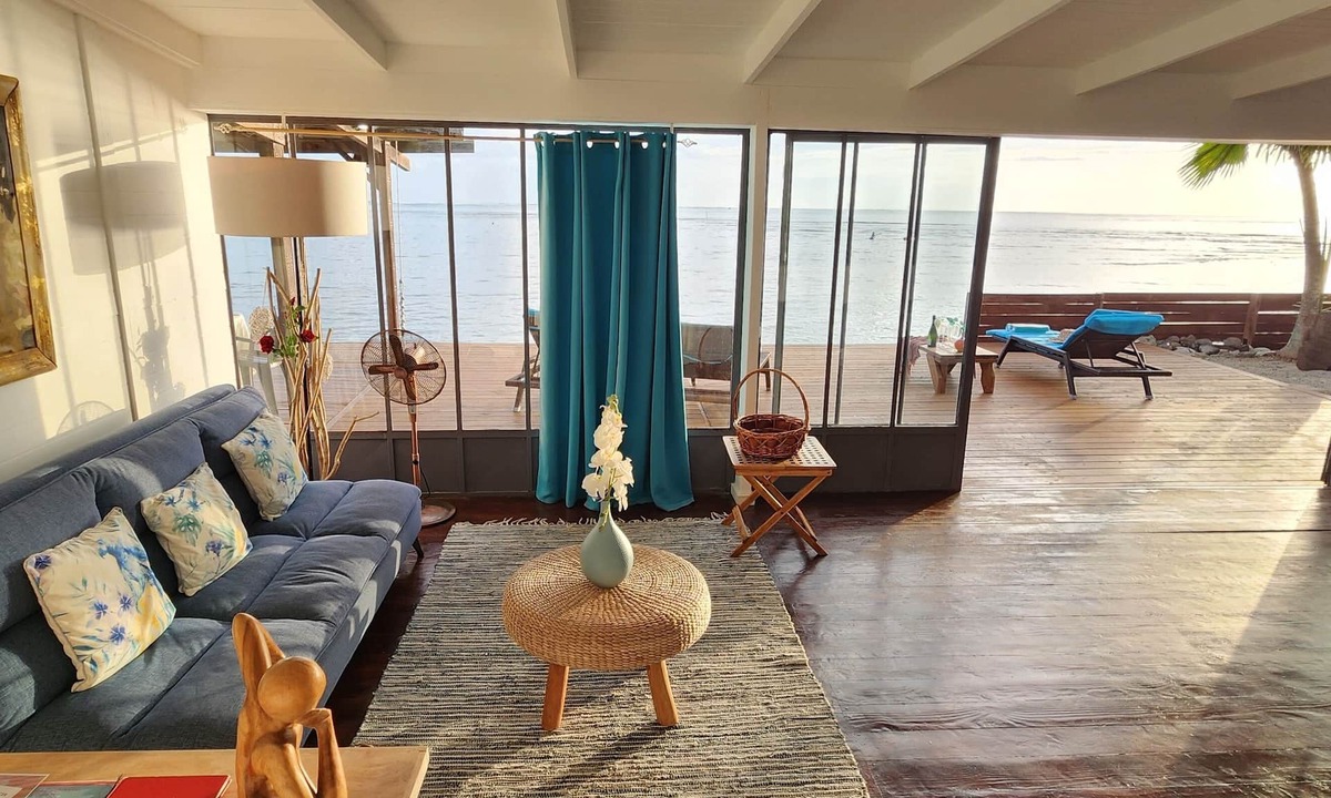 Atiha Villa | Modern villa with pool by the sea on the island of Moorea