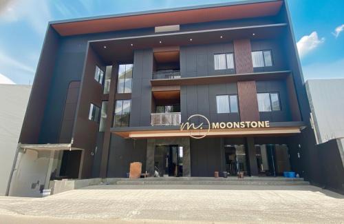 Sukajadi Hotel | Moonstone