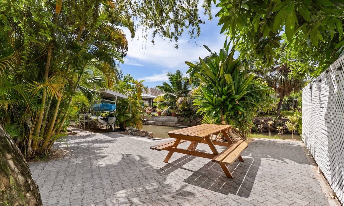 Tiahura House | Moorea Mahana house with Private Canal to Lagoon