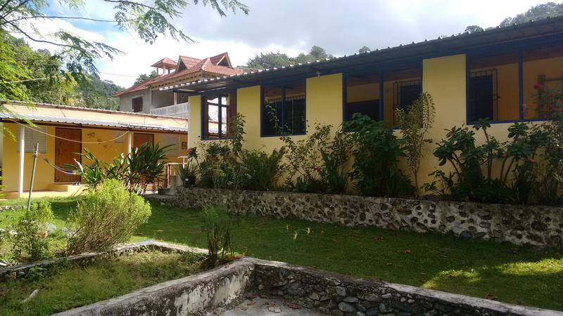Rancho Arriba House | Motel ∙ 8 guests