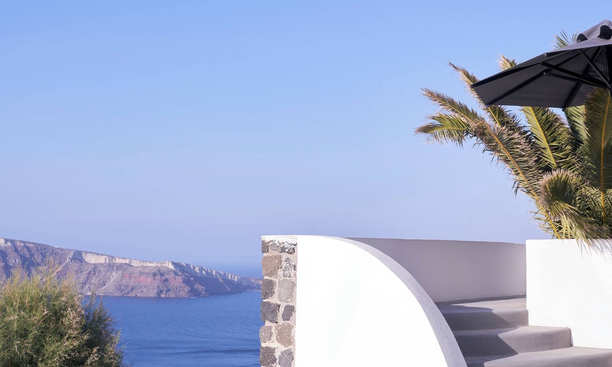 Finikia Hotel | Mr and Mrs White Oia – Santorini