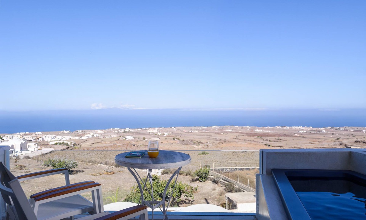 Oia Hotel | Muses Cycladic Suites - Arched Sea View Loft Suite with Seasonal Hot Tub