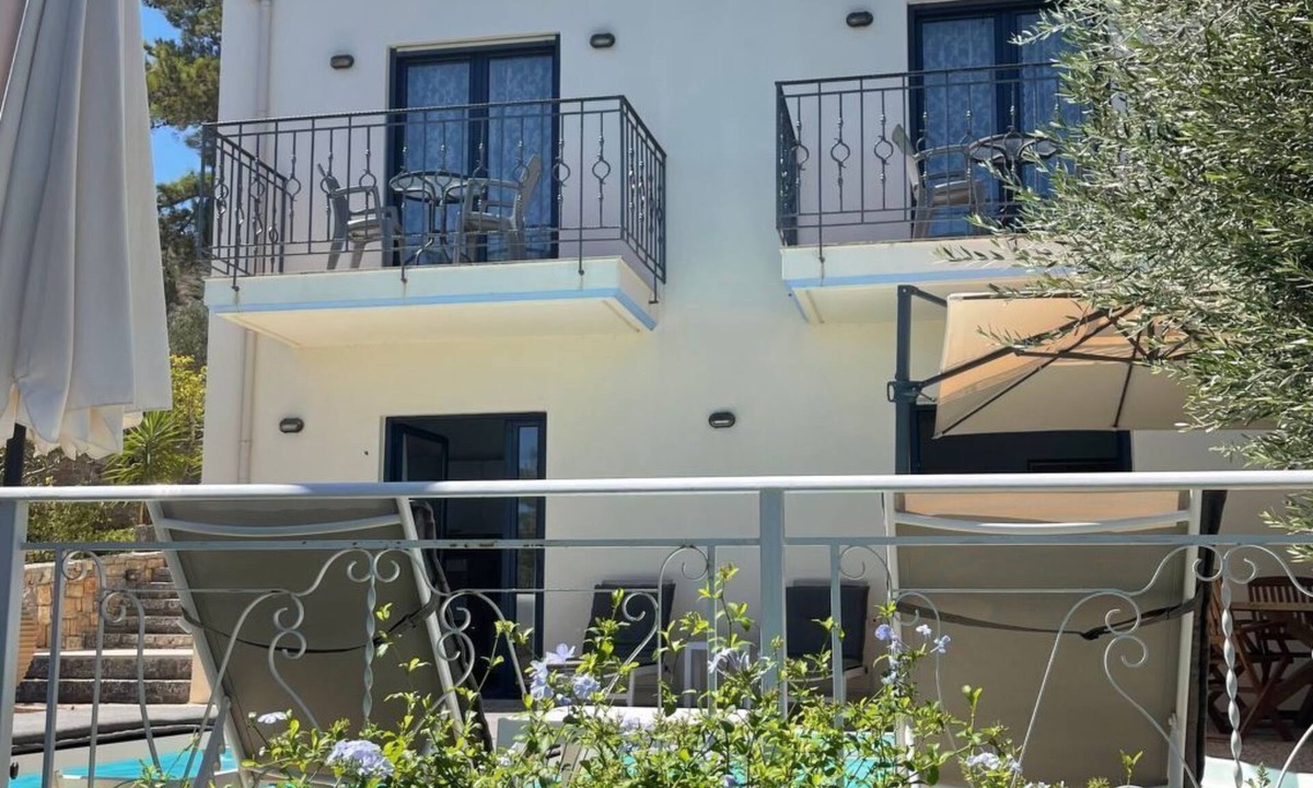 Old Hersonissos House | Nefeli Blue Villa in altem Olivenhain, Meerblick by Interhome