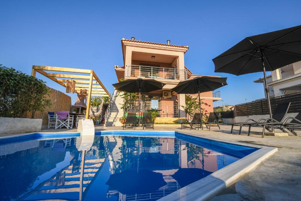 Kalpaki House | Nektarios & Eftychia Suites - Two Independent Apartments with Shared Pool & BBQ