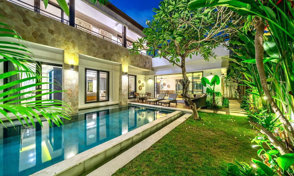 Batu Bolong House | Nelayan Garden Villa Exquisite 3 bedroom Canggu 500 meter from beach