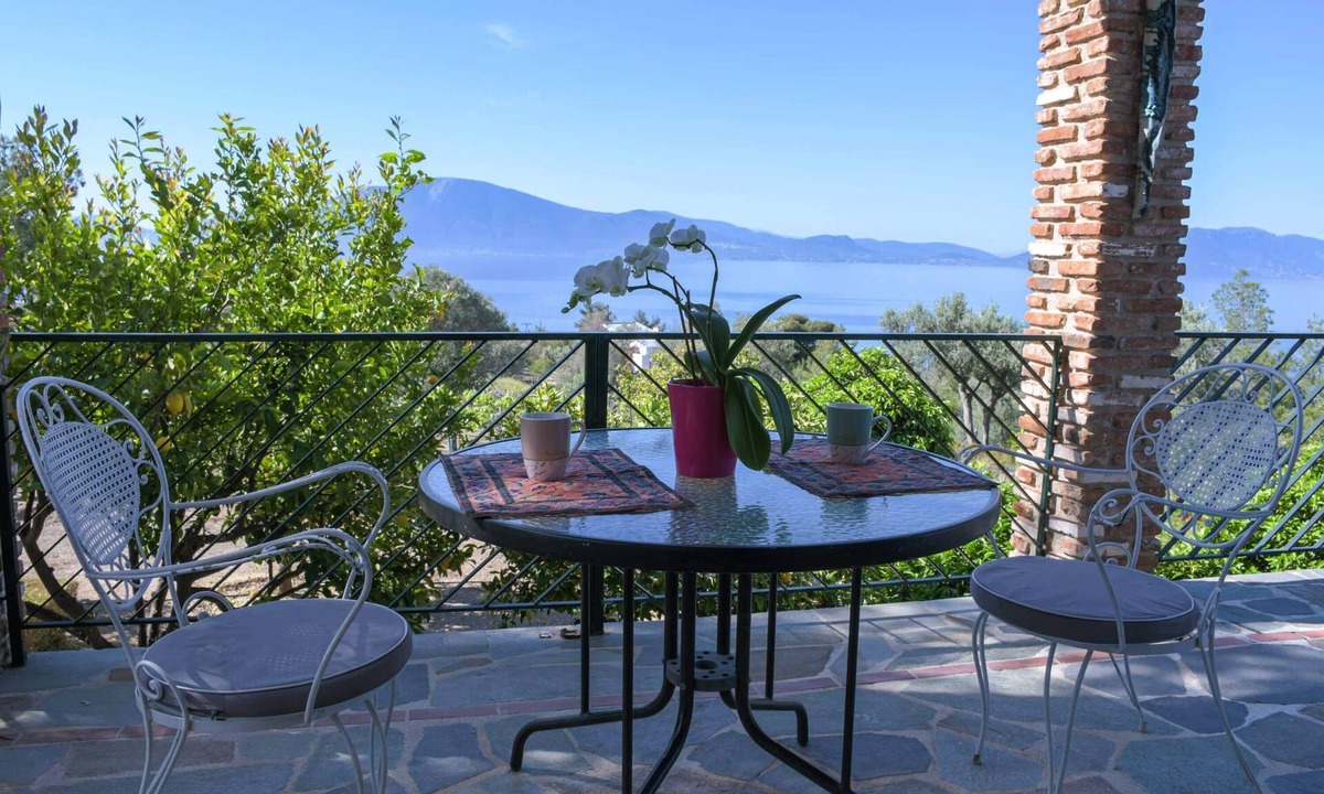 Paradise Beach House | Nerotrivia Villa - Ocean Panorama and Lush Gardens
