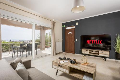 Minothiana Apartment | NeSo - Peter's Flat steps to Beach with Great Views