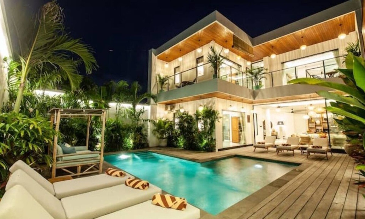 Drupadi Villa | New Villa 3 bedrooms Seminyak Oberoi 800m to beach