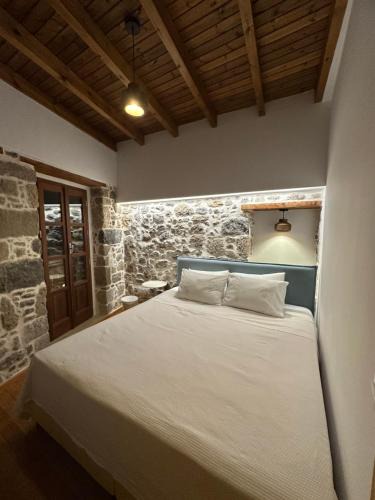 Mandraki Apartment | Nisyrian Memories- Traditional wood & stone house