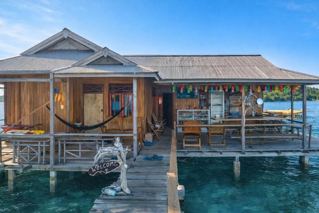 Batudaka Island House | Nur Homestay, Mini Resto & Souvenir
