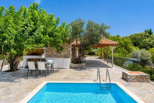 Skopelos Villa | Oak Tree Cottage
