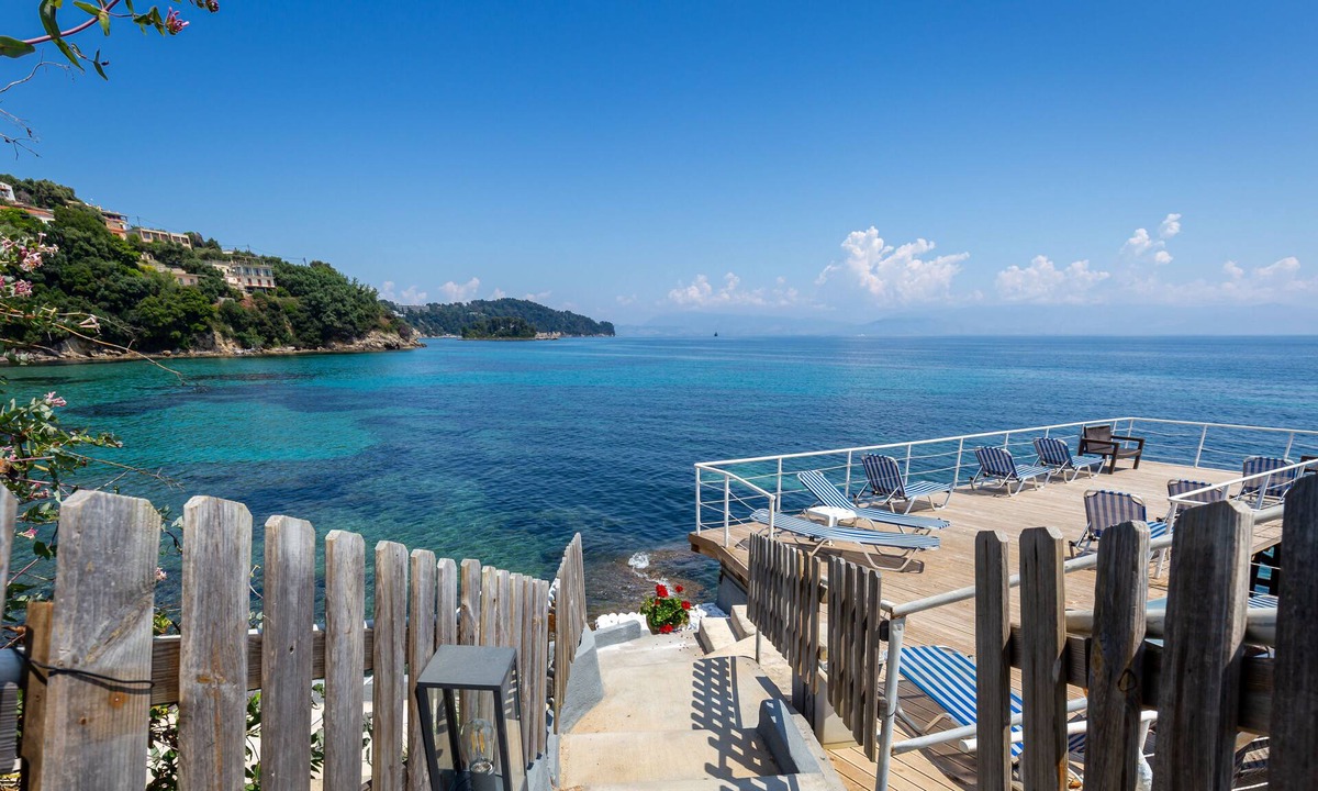 Perama Hotel | Oasis Hotel