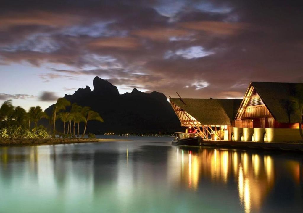 Bora Bora House | Ocean View Villa with Pool