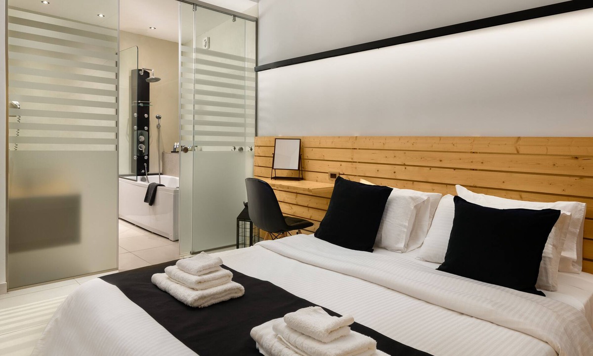 Rhodes Old Town House | Old Town Senses Hotel Triple Suite 2 with bath tub/jacuzzi