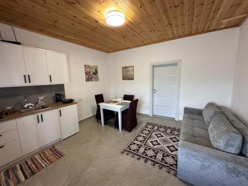 Otllak Apartment | Olive Oasis Studio