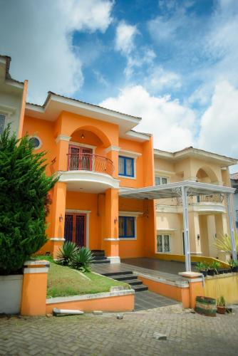 Berastagi Villa | Orange Villa