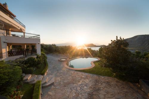 Limni Vouliagmenis Apartment | Our Dreamhouses in Loutraki Heraion Sea Lake