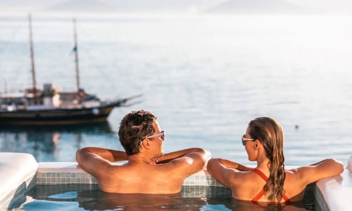 Agia Anna Apartment | Panoramic Sea View & Private Hot Tub - Top Floor Triton