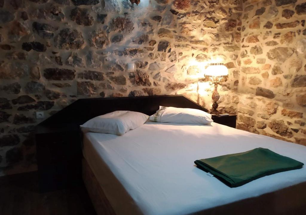 Omales House | panos stone tower
