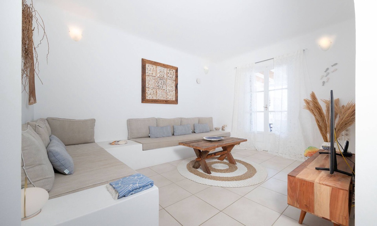 Kastraki House | Paradise 3 quiet bdrm home by the beach Naxos