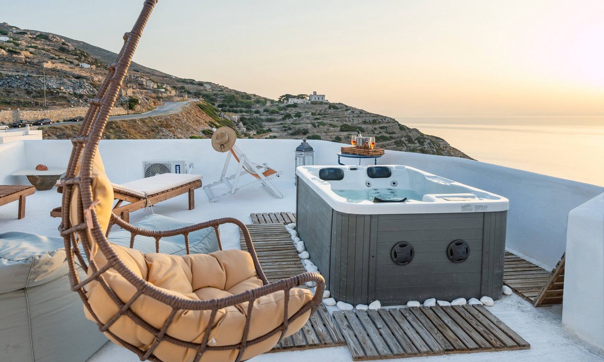 Sikinos Apartment | Paros Apartment – Pet-Friendly with Sea View and Hot Tub