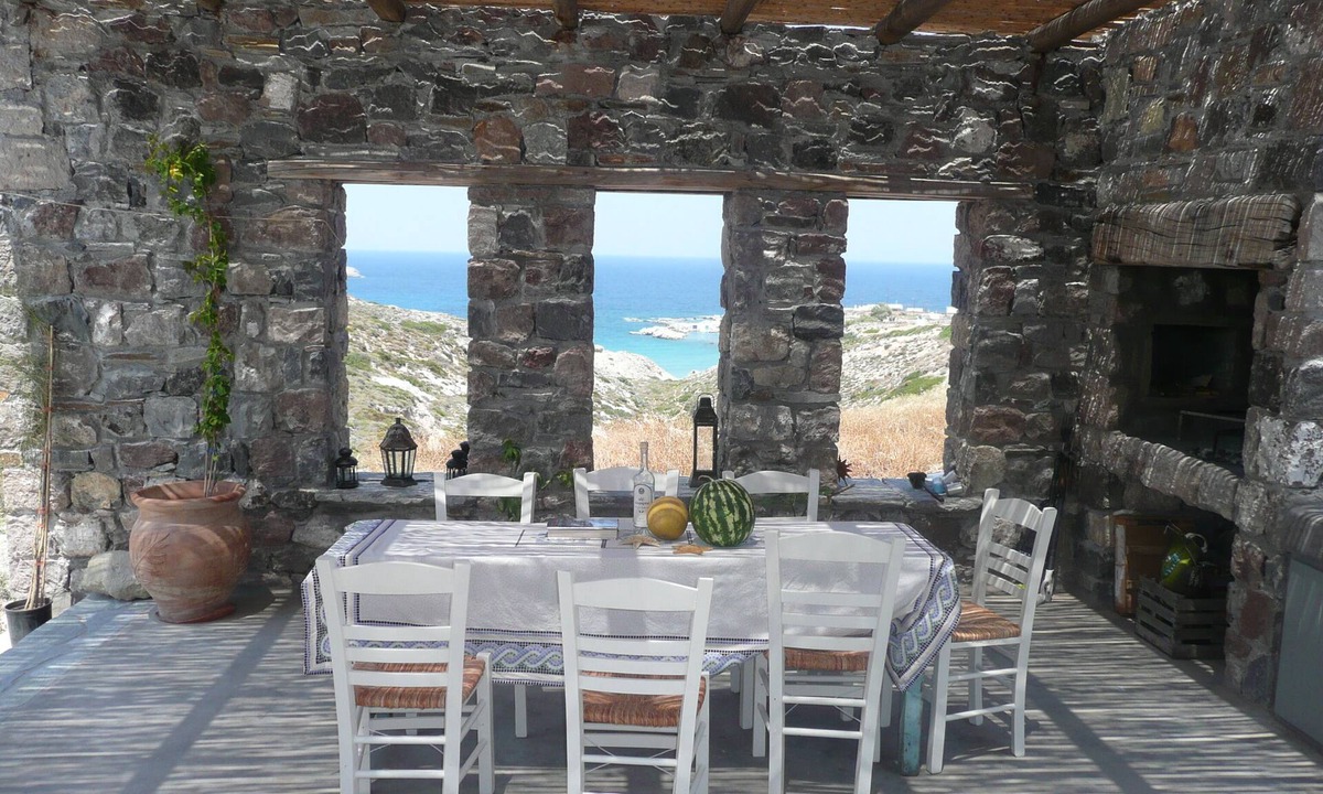 Mandrakia Villa | Peaceful Seaside Four Bedroom Villa