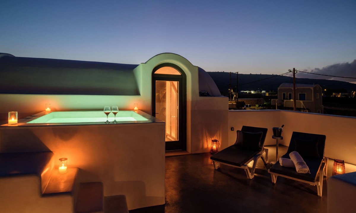 Agios Georgios Villa | Penny's House New Luxe Jacuzzi Villa 400m from Sea