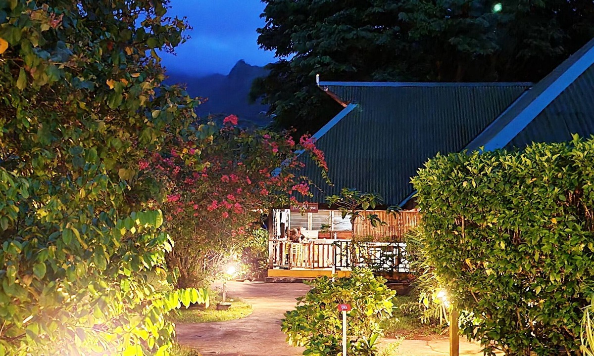 Teahupoo Hotel | Pension les 3 cascades