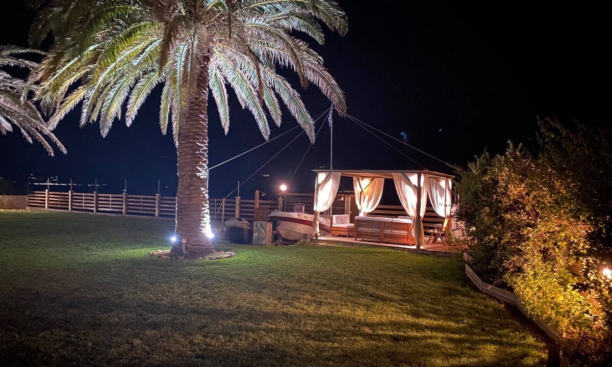 Longos Villa | Perfectly Located House by the Sea