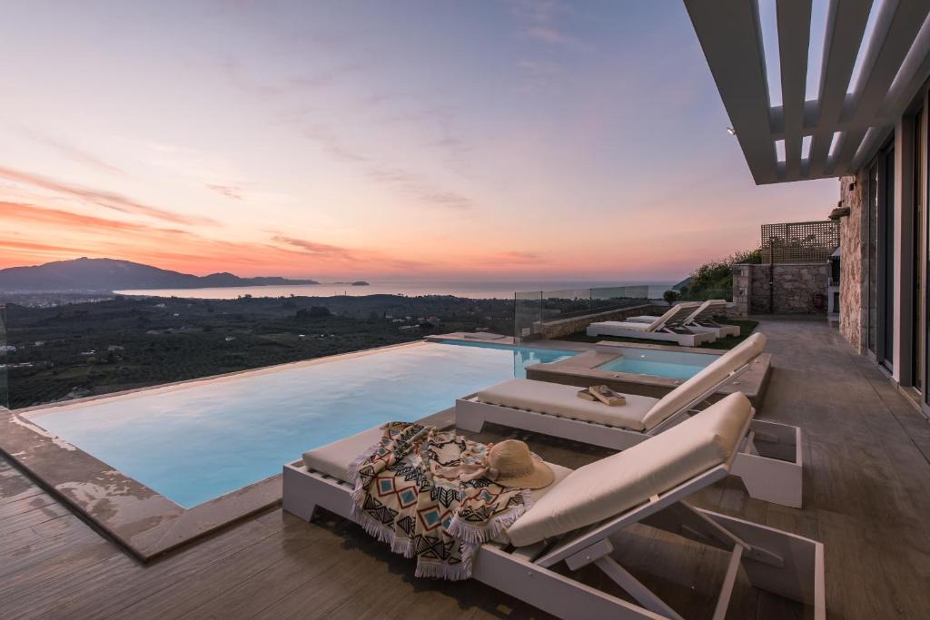 Pantokratoras Villa | Pietra Caves Suites