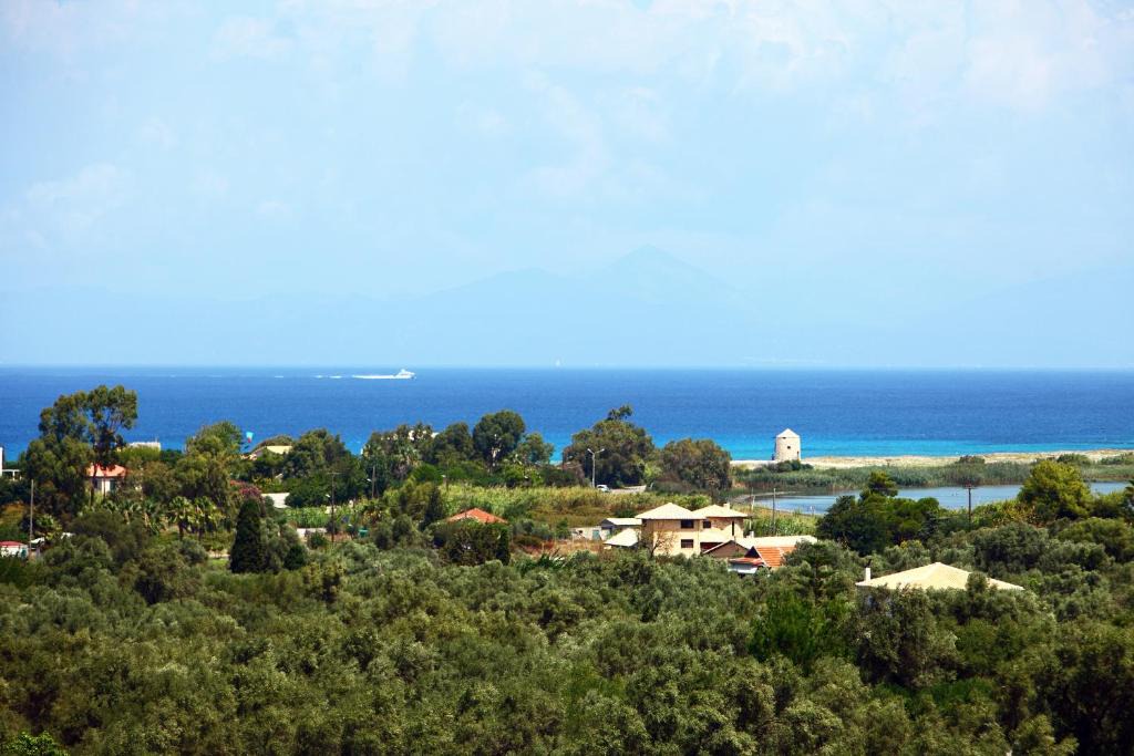 Frinion Apartment | Pine House with Sea View