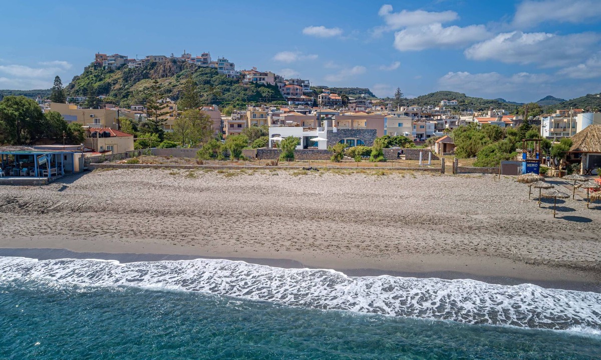 Platanias Town House | Platanias Beachfront Villa Elsa-90m to main Square