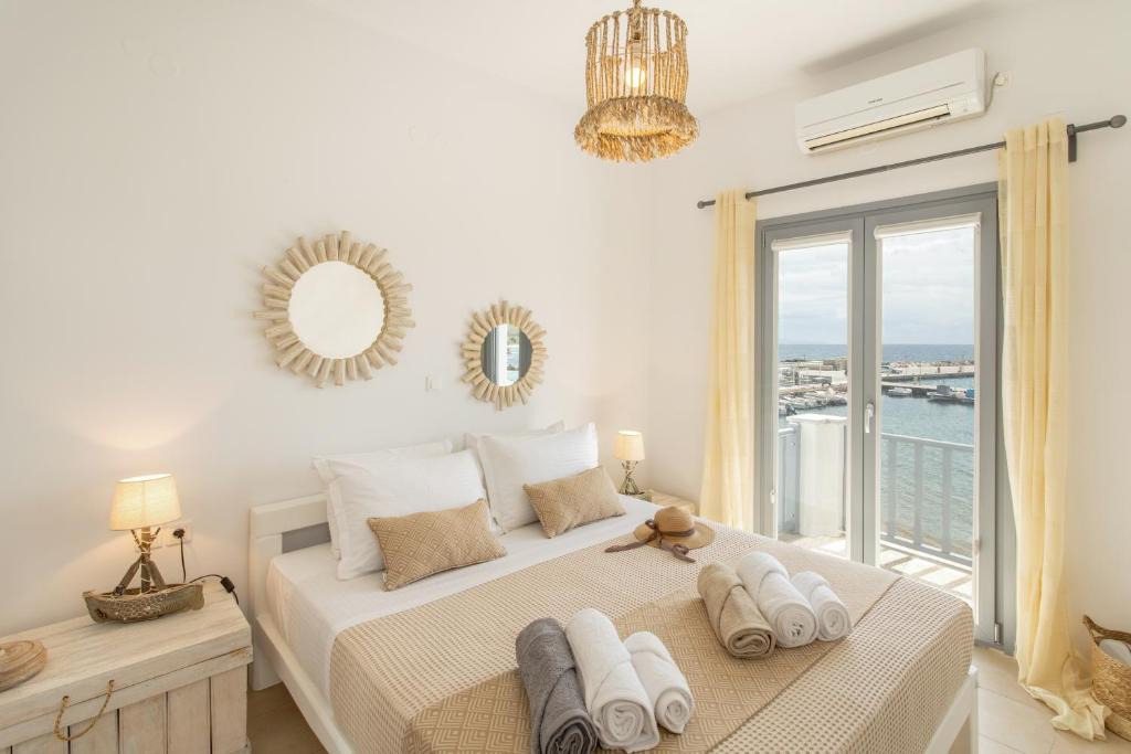 Piso Livadi Hotel | Playa Studios Paros