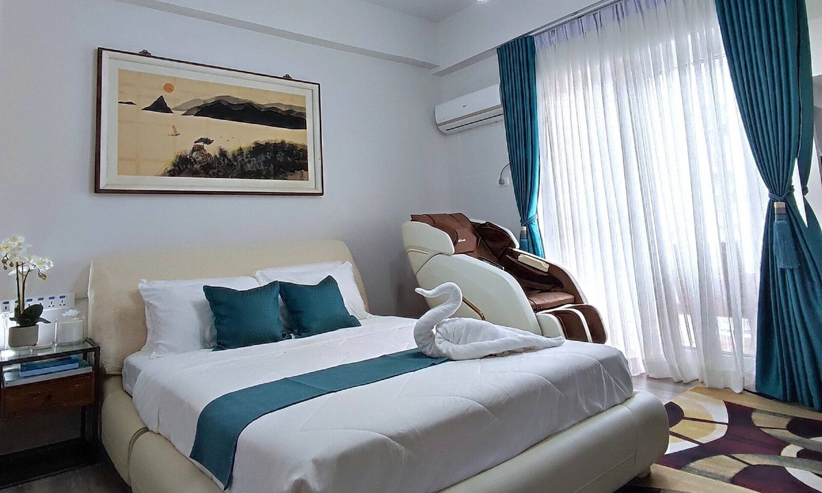 Mactan Export Processing Zone Condo | Pool View with Massage Chair-5 min to Cebu Airport