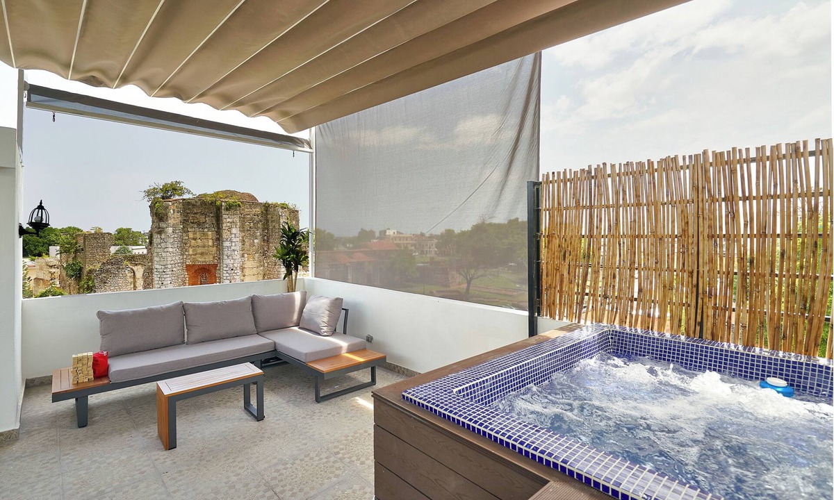 Zona Colonial Apartment | Private Colonial Penthouse w/Rooftop Jacuzzi & Ruins View