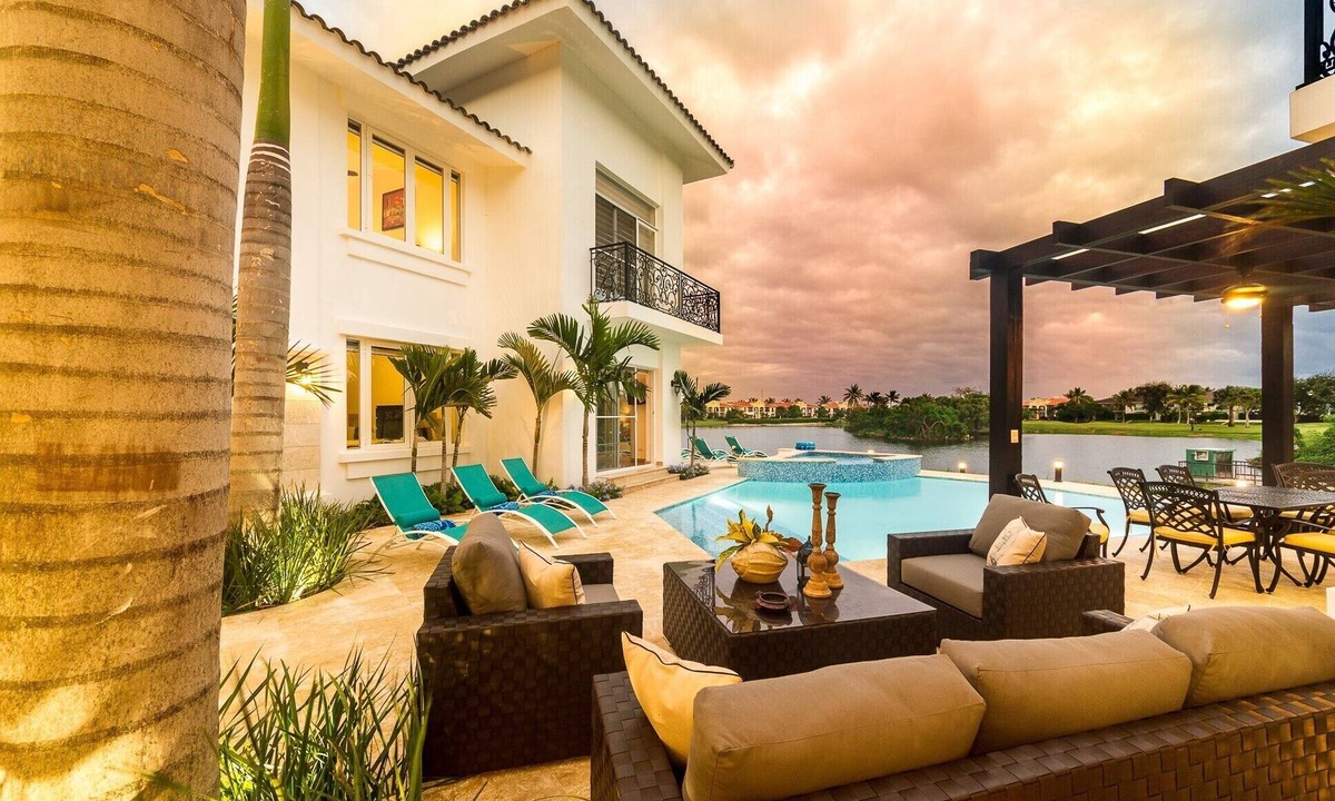 Bavaro Villa | Punta Cana 8 BR Luxury Golf-Lake Mansion + Bonus
