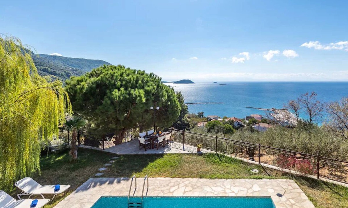 Glossa Villa | Quiet villa with breathtaking views, garden and private pool!