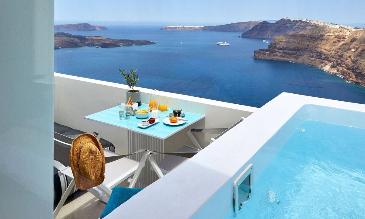 Megalochori Villa | R 322 Deck Suite Santorini with Private Pool and Panoramic Views Incl Breakfast