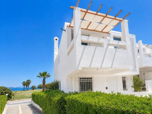 Rafina-Pikermi House | Rafina Blue Horizon Maisonette with Garden by ΜΡS