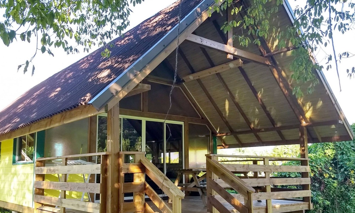 Teahupoo Ski Chalet | RAIATEA - Fare Cascades Anaana
