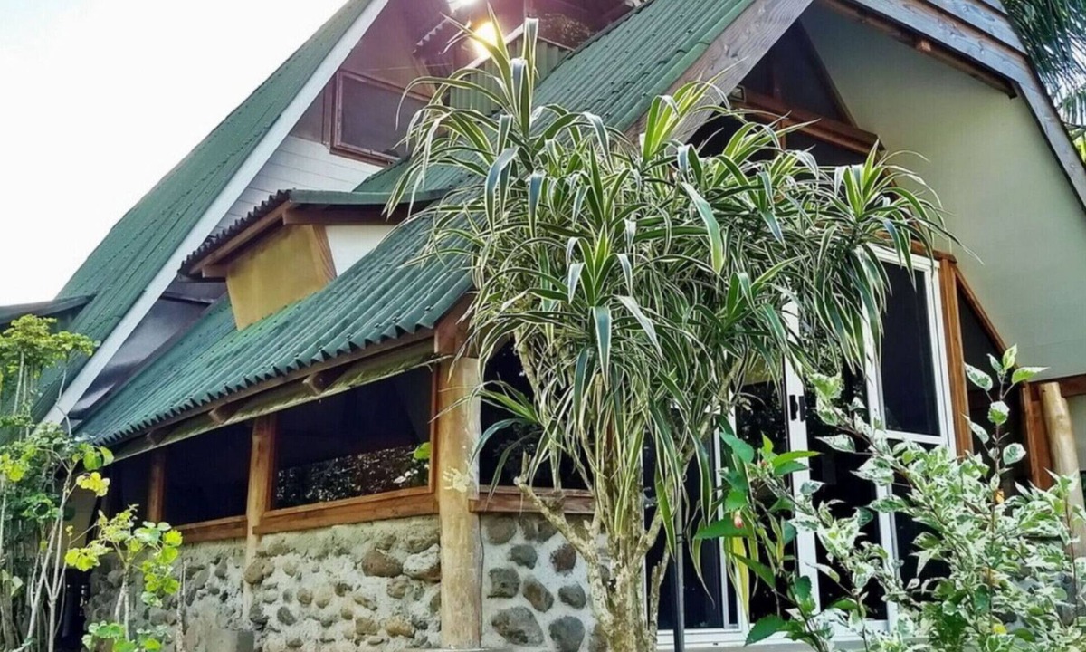 Teahupoo Ski Chalet | RAIATEA- Fare Cascades Nui