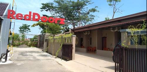 Promong Hotel | RedDoorz Syariah near Exit Tol Pemalang Comal 2