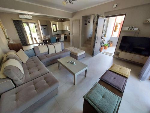 Platanes House | Rethymno Suburb Maisonette