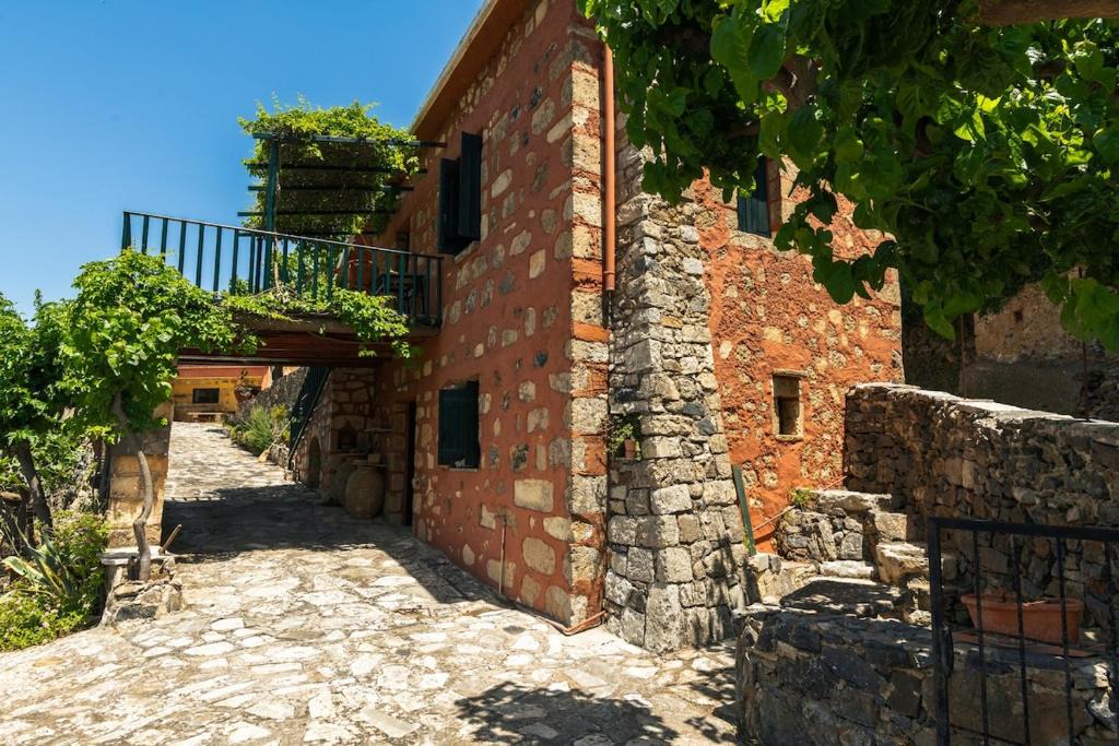 Embrosneros Apartment | Rigas traditional hospitality