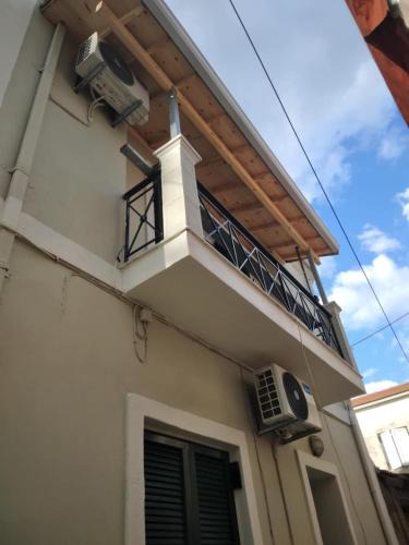 Melikia Apartment | RIVER SIDE HOUSE