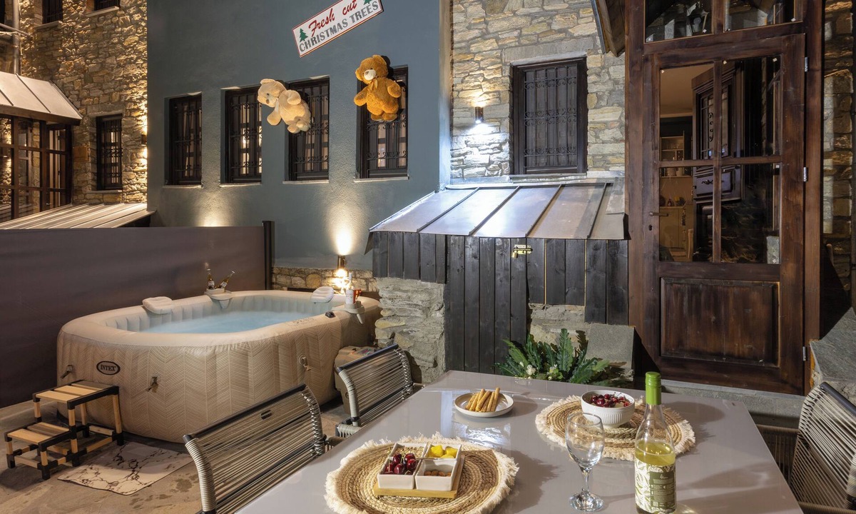 Nymfaio Villa | Rock Dandy La Maison De L’Ours | Top Fireplace Retreat