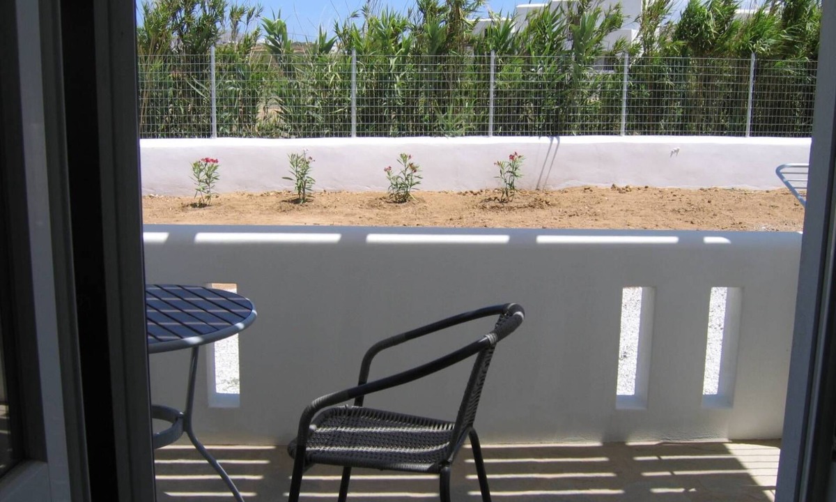 Plaka Apartment | Romantic modern studio C on the ground floor - 2 min. from Plaka beach, Naxos