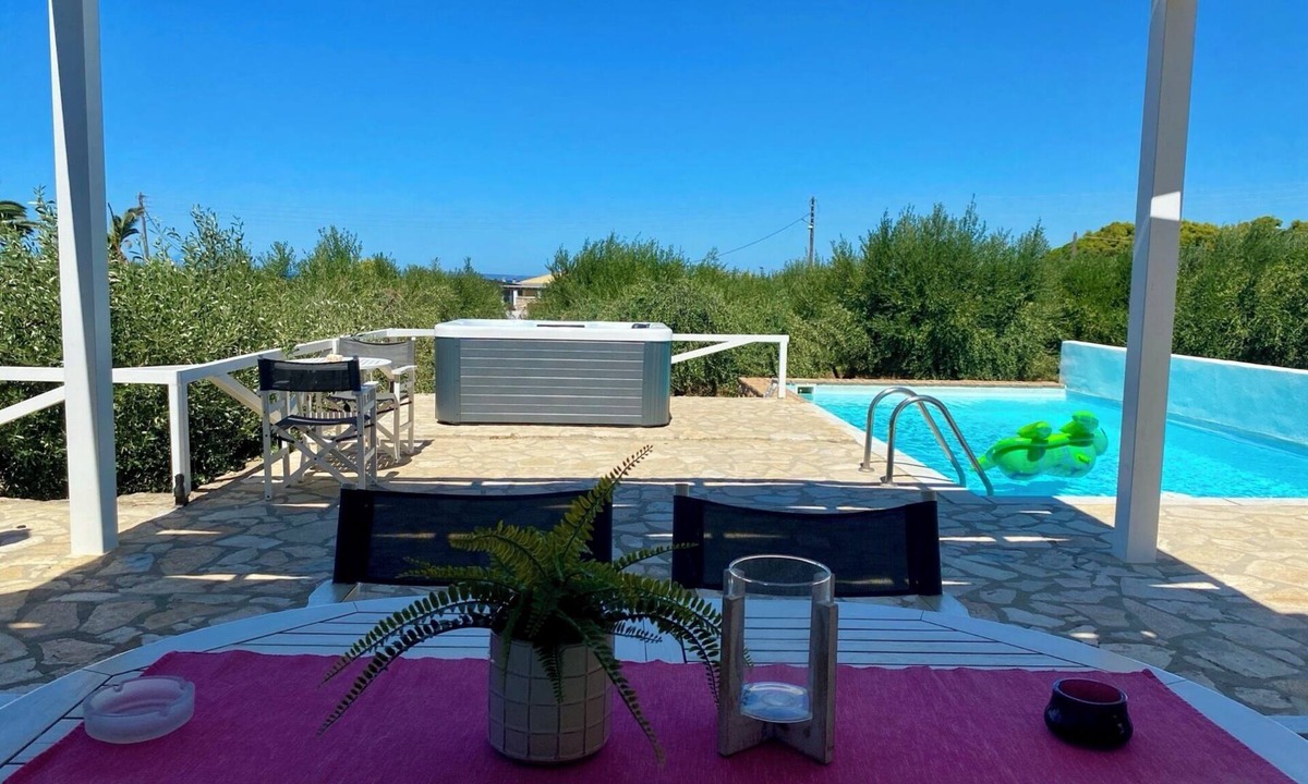 Leventochori Villa | Romantic Villa with Private Pool & Whirlpool