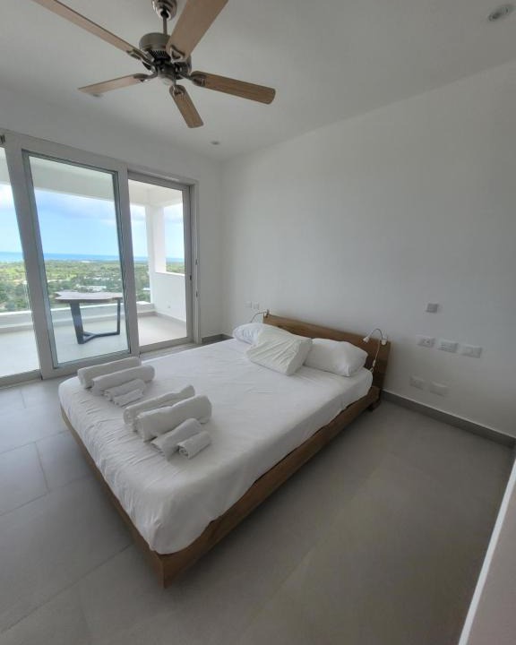 Las Terrenas House | Rooms with shared bathroom in villa with infinity pool and seaview