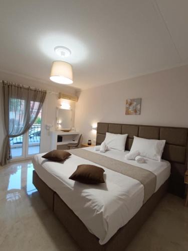 Agios Sostis Hotel | Roussa's Apartments